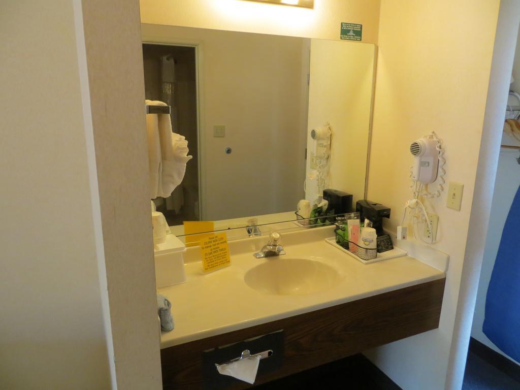 Deluxe Queen Room with Two Queen Beds - Non-Smoking