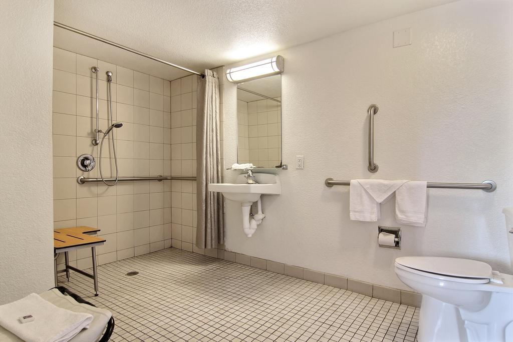 Queen Room - Disability Access