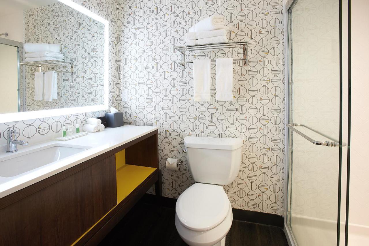 Standard Queen Room with Two Queen Beds - Communications Accessible