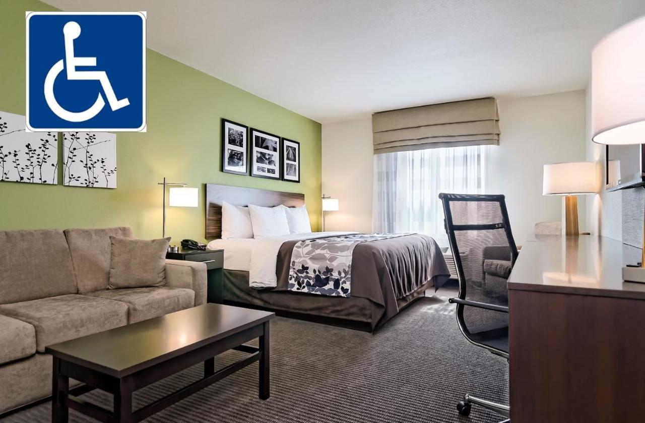 King Suite Upgrade - Accessible/Non-Smoking