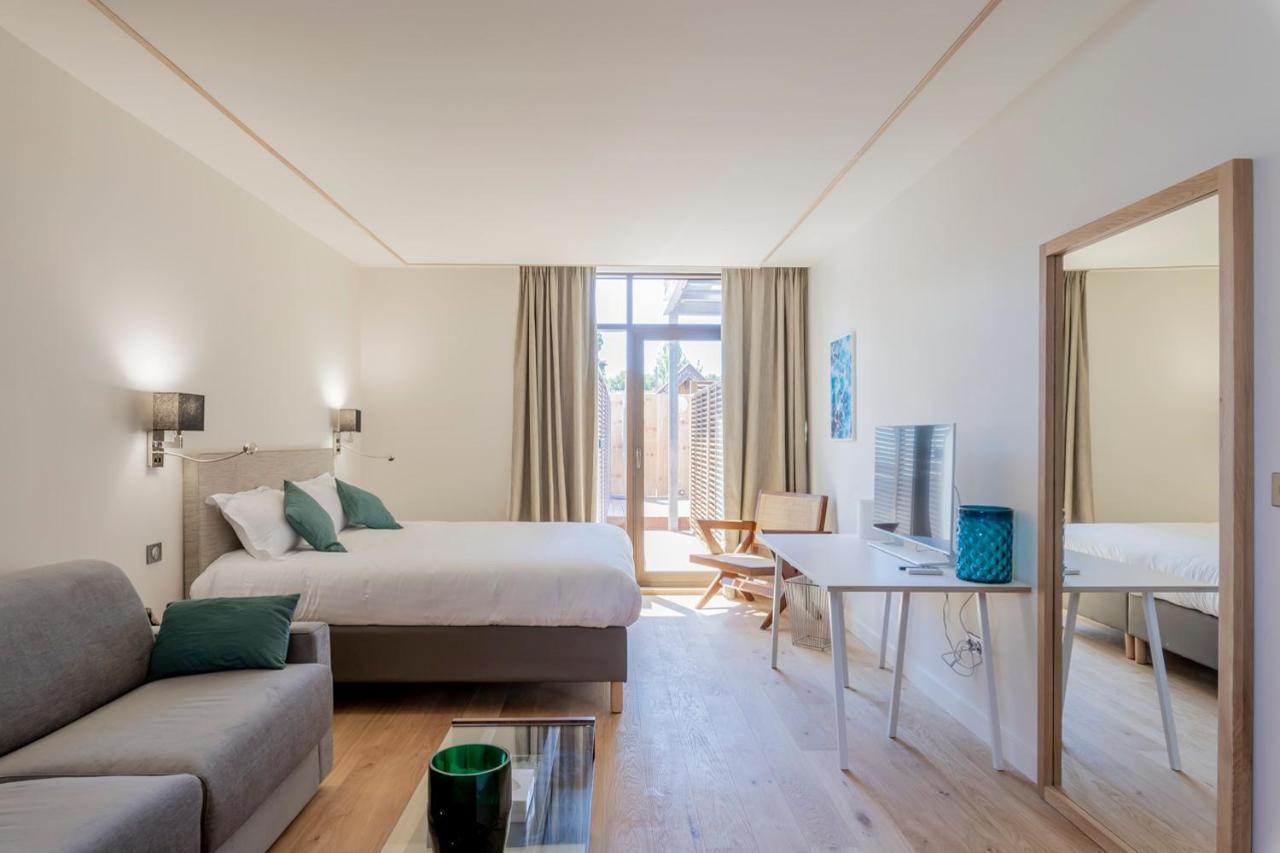 Suite with Terrace (2 people)