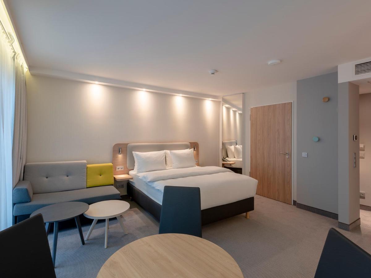 Queen Suite with Balcony