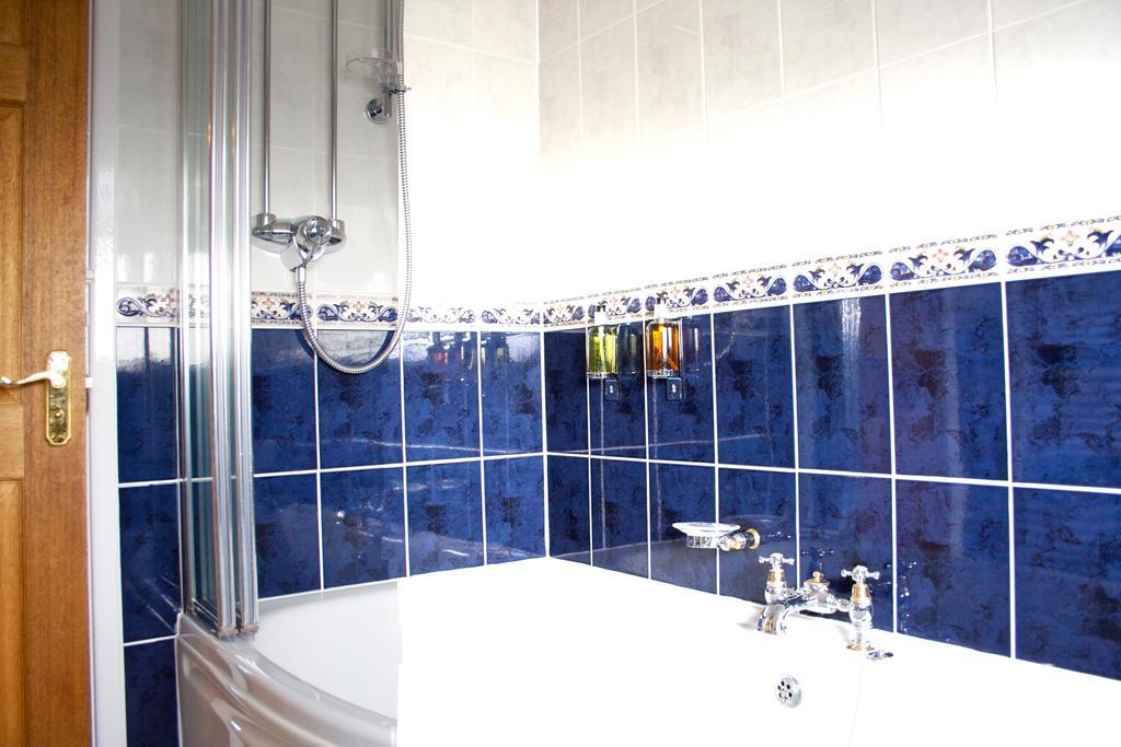 Triple room with separate private bathroom