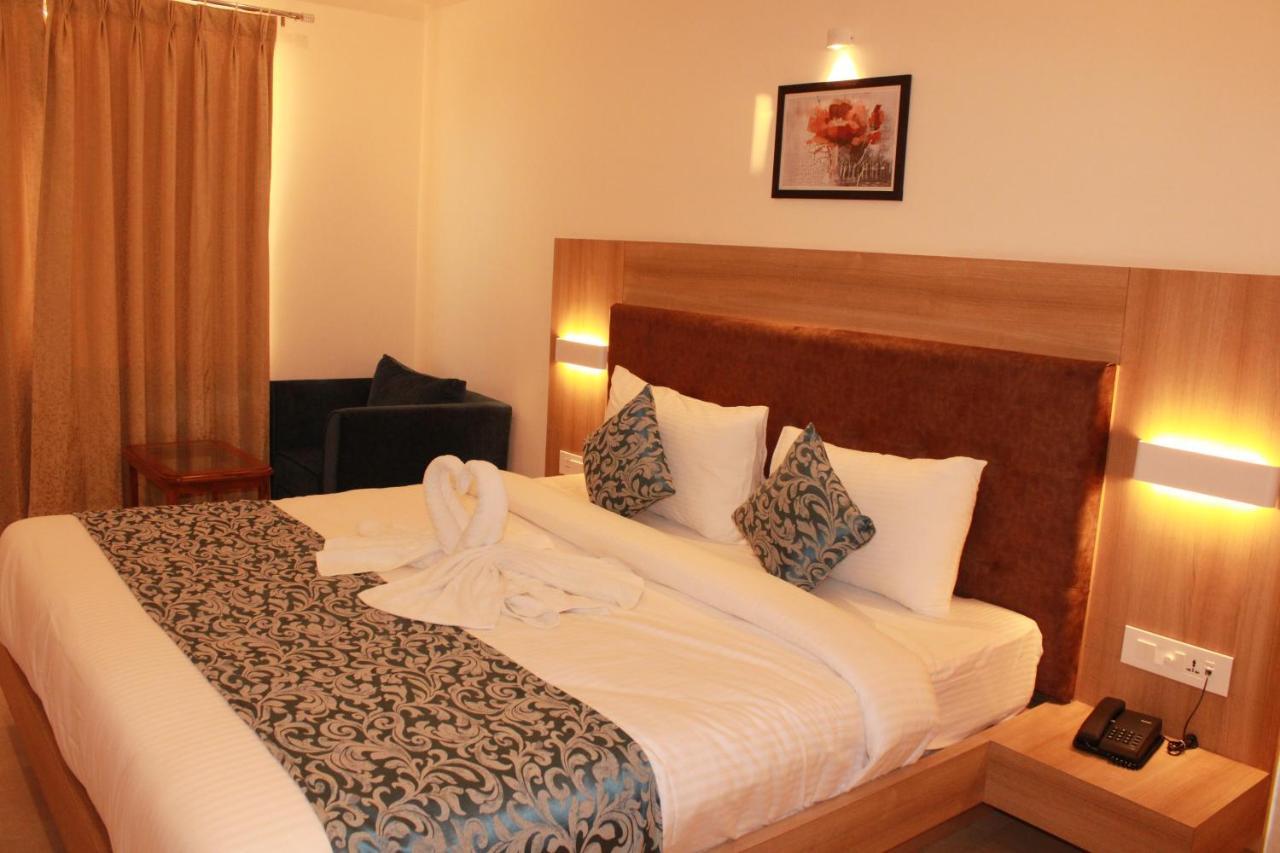 Deluxe Double or Twin Room with Mountain View