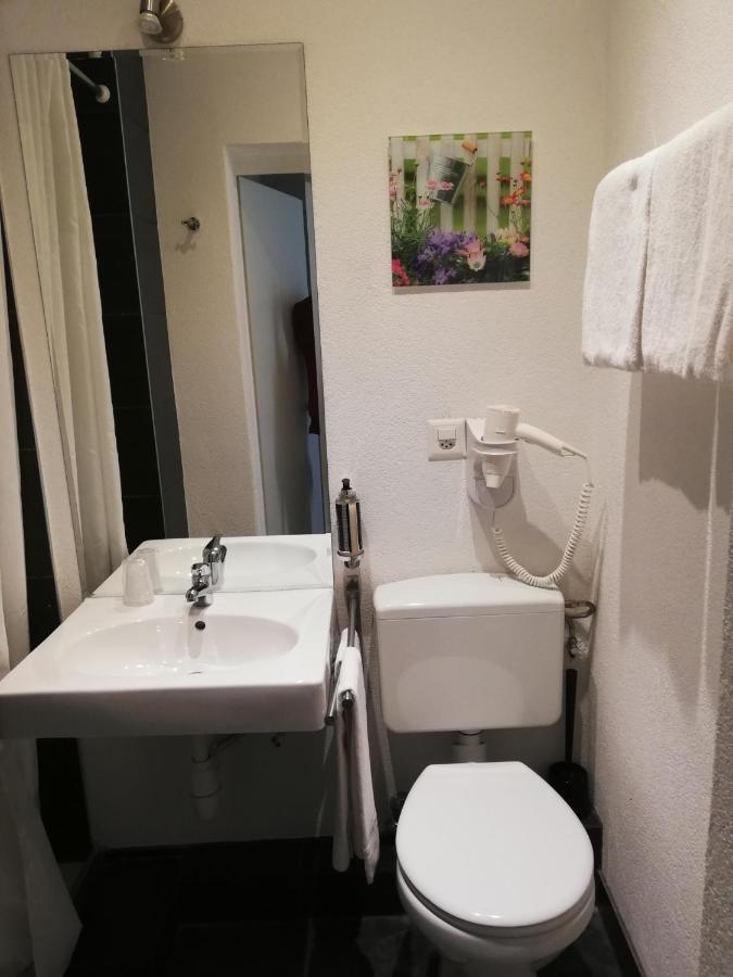 Economy Double Room with Lake View,1136945578:JPEG