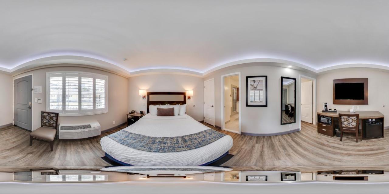 Queen Room One Queen Bed One Double Bed Non-Smoking