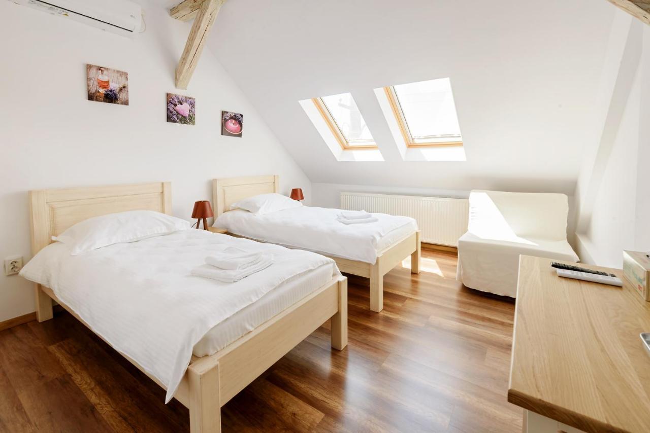 Chambre Triple avec Salle de Bains Privative