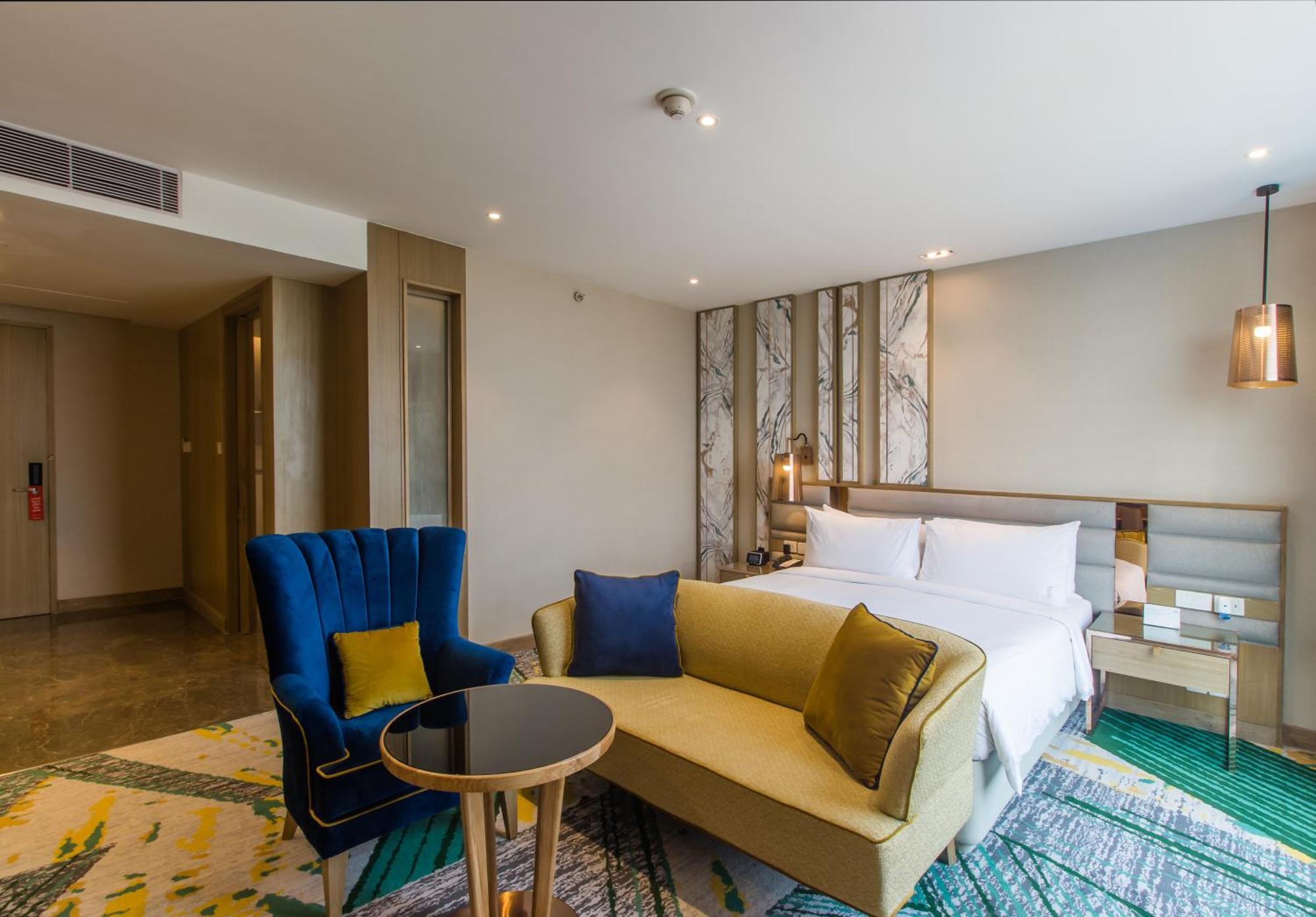 King Suite with City View - High Floor