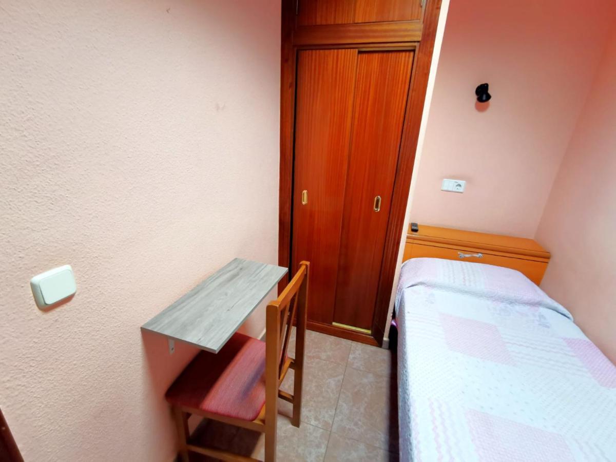 Single Room with Shared Bathroom,1137311419:JPEG