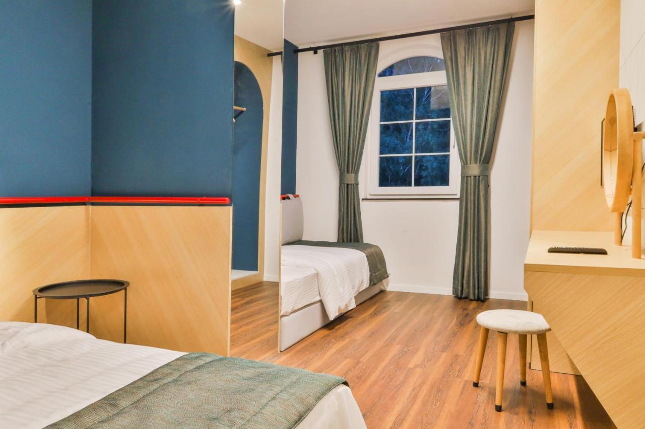 Familienzimmer mit Doppelbett