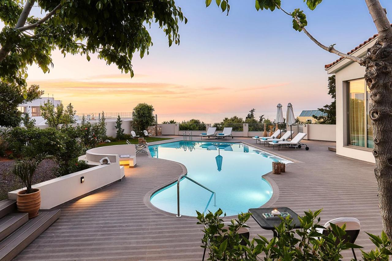 Elegance Villa met Privézwembad en Uitzicht op Zee