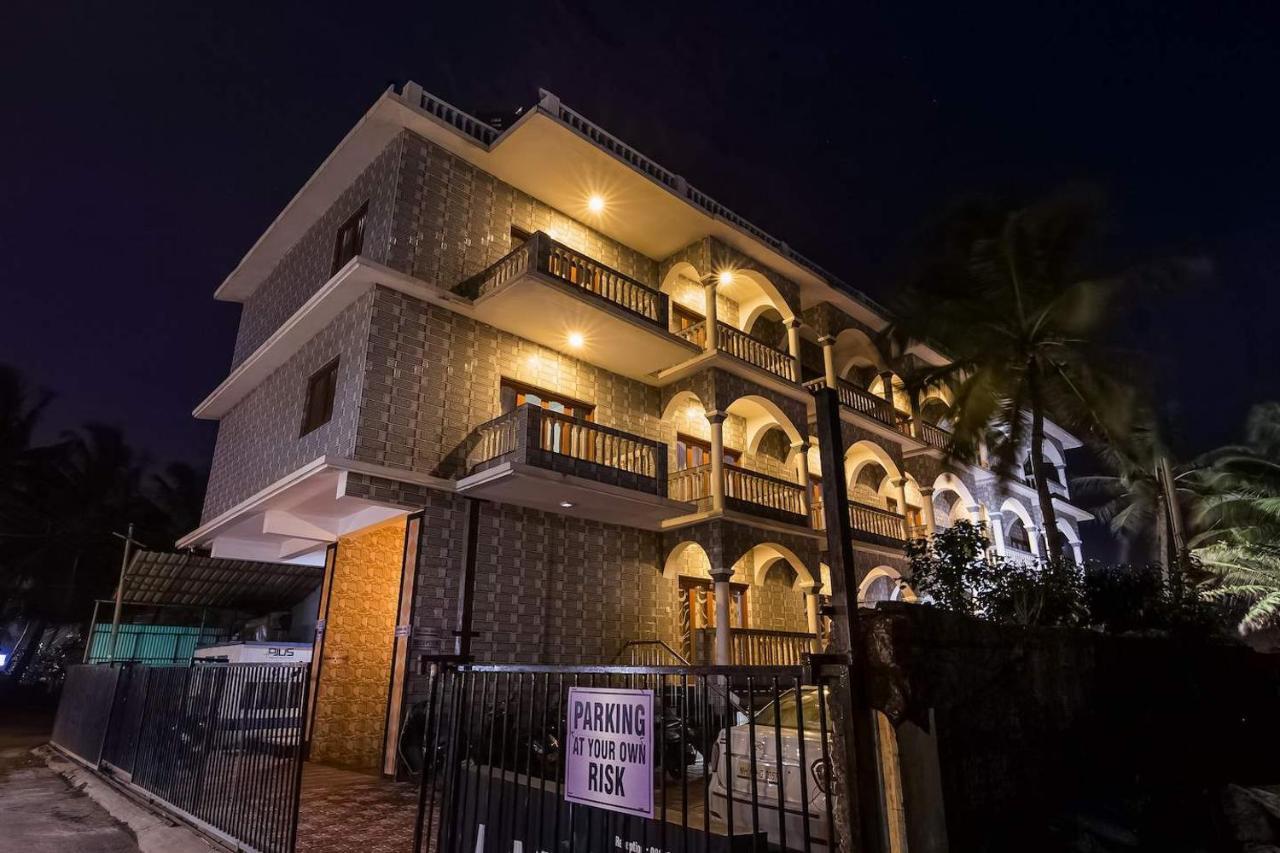 Deluxe Double Room with Side Sea View