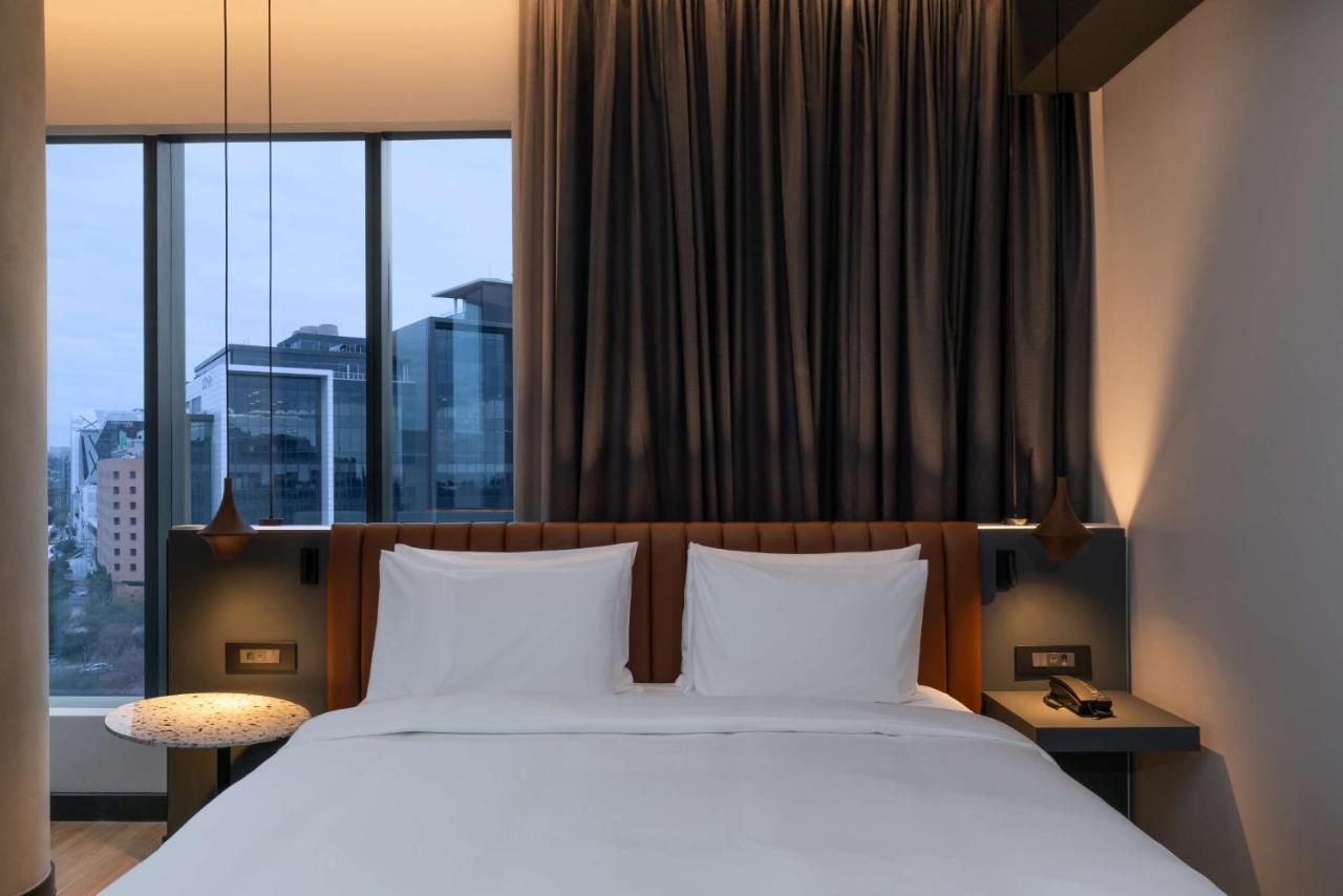 One-Bedroom Suite with Lounge Access