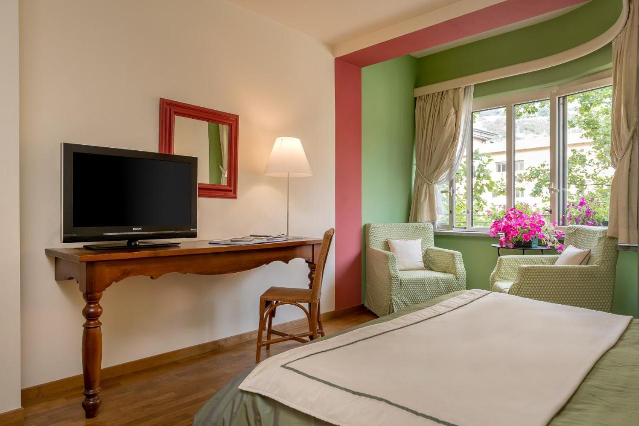 Superior Double or Twin Room with Mountain View