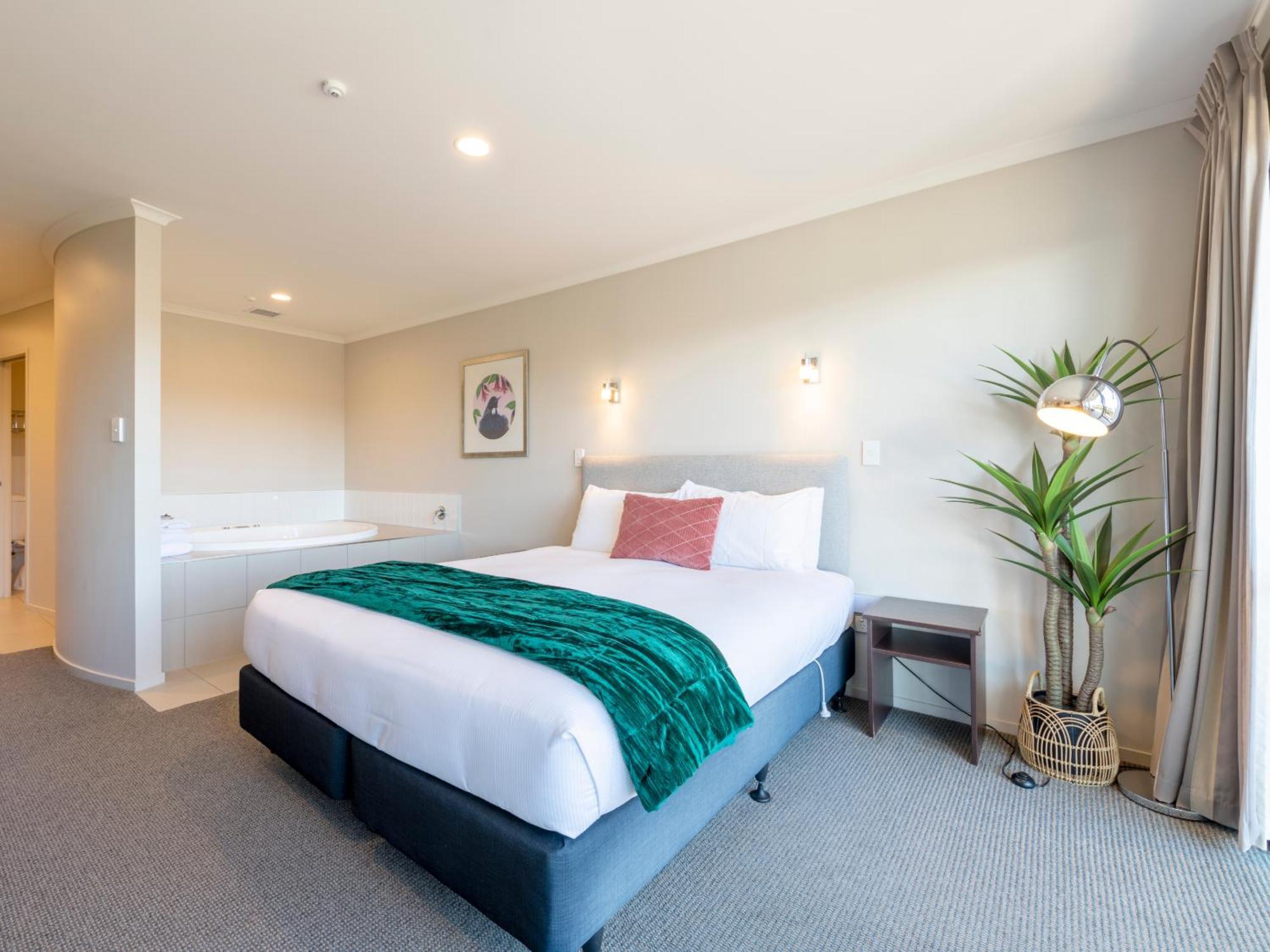Luxury Suite with Spa Bath
