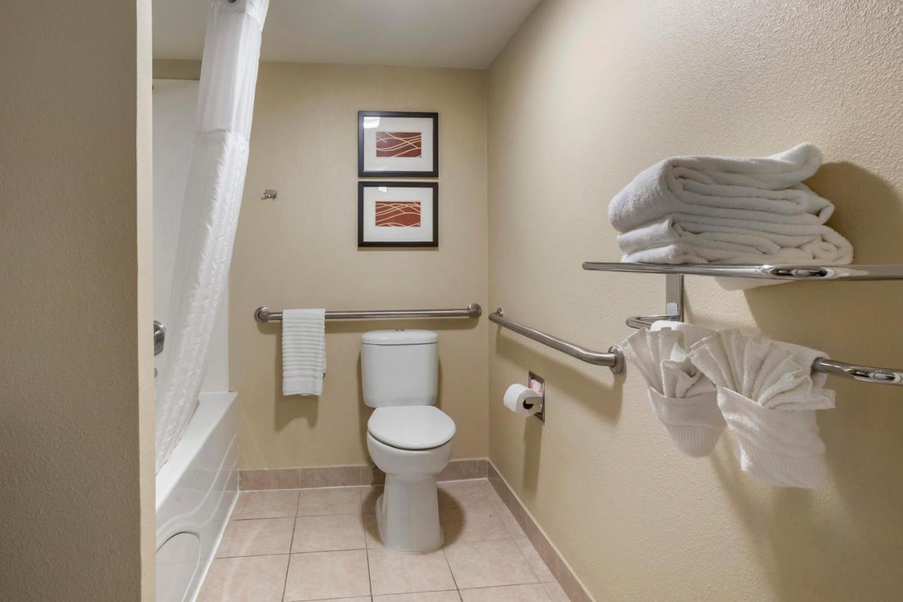 Deluxe Room, 1 King Bed, Accessible Whirlpool Tub, Non Smoking