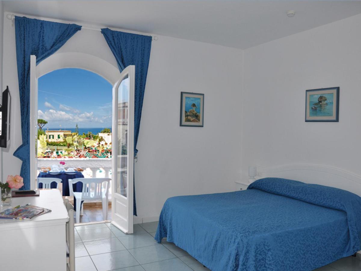 Double or Twin Room with Sea View