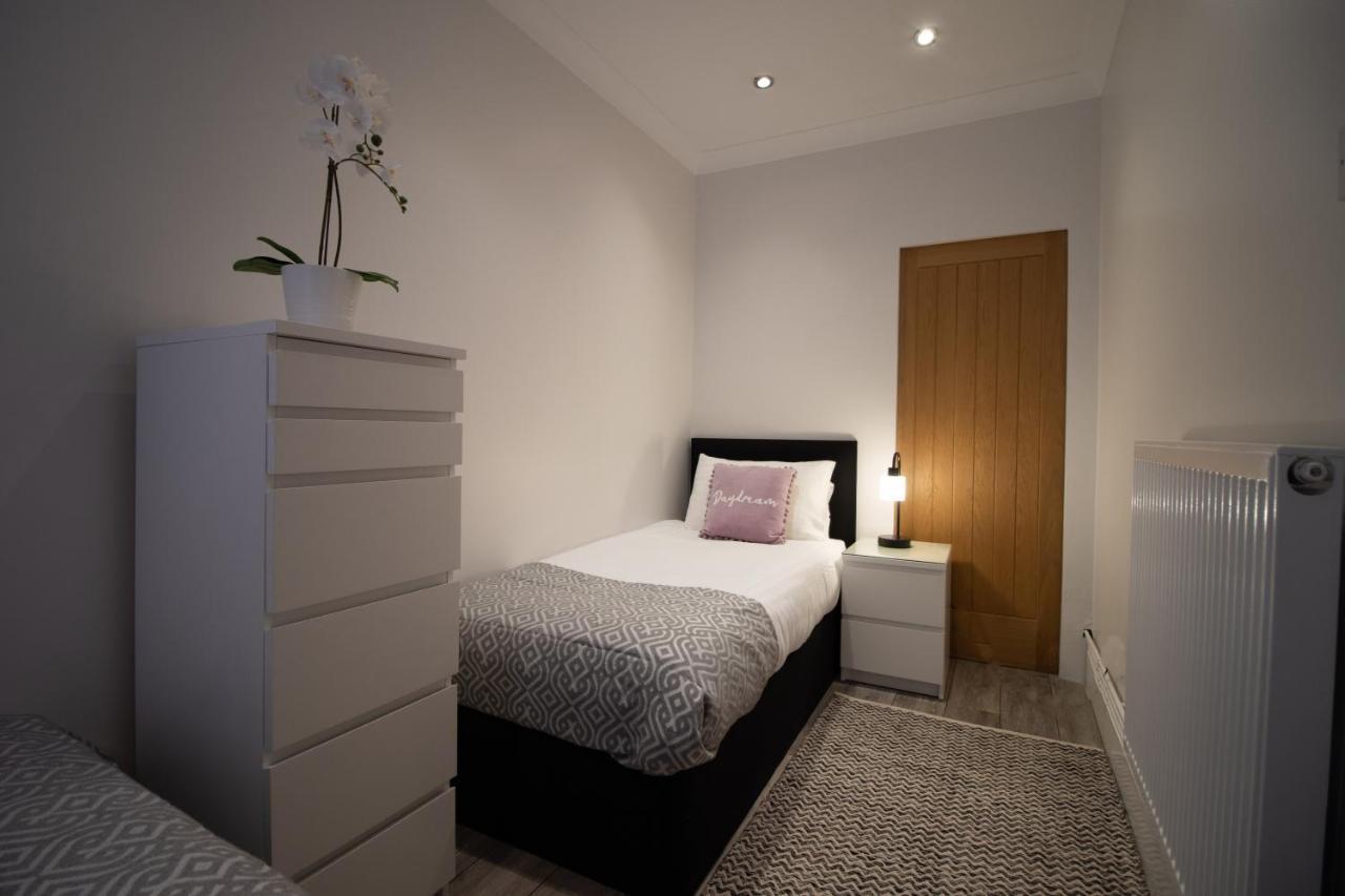 Twin Room with Shower