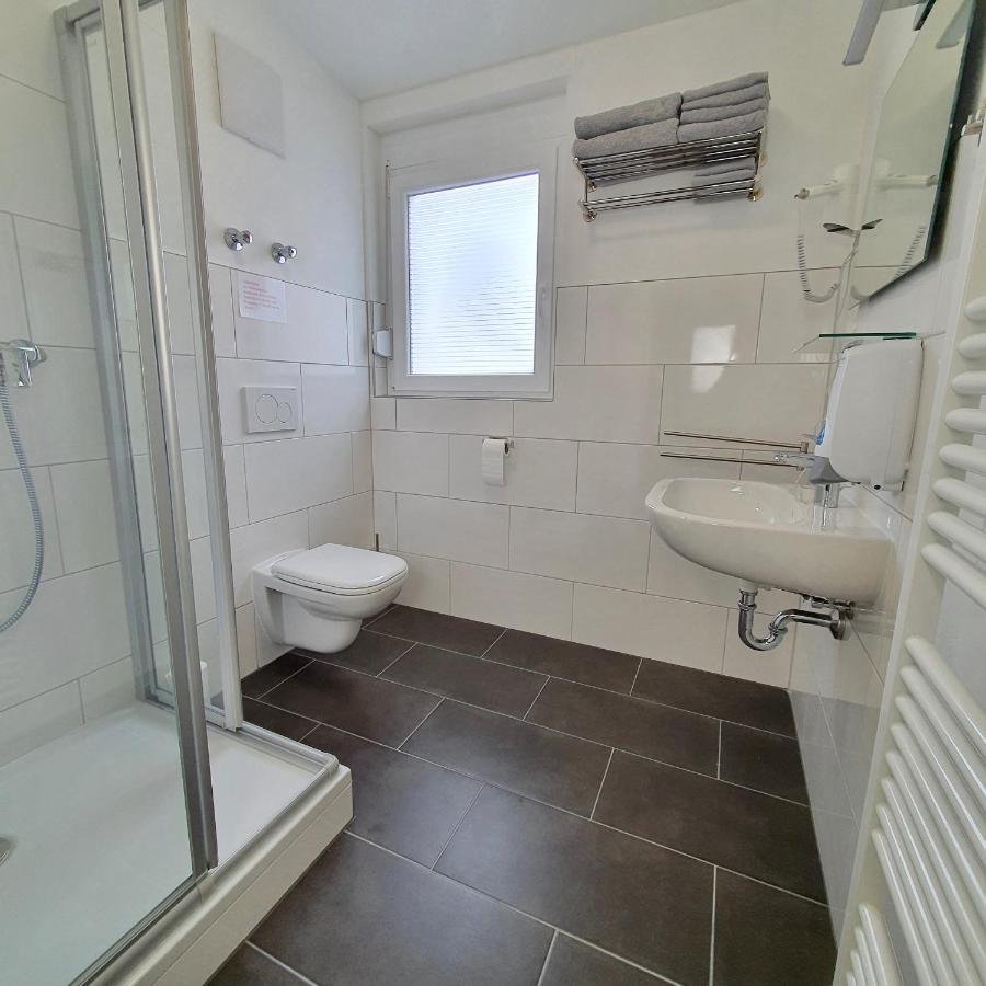 Doppel-/Zweibettzimmer mit eigenem Bad