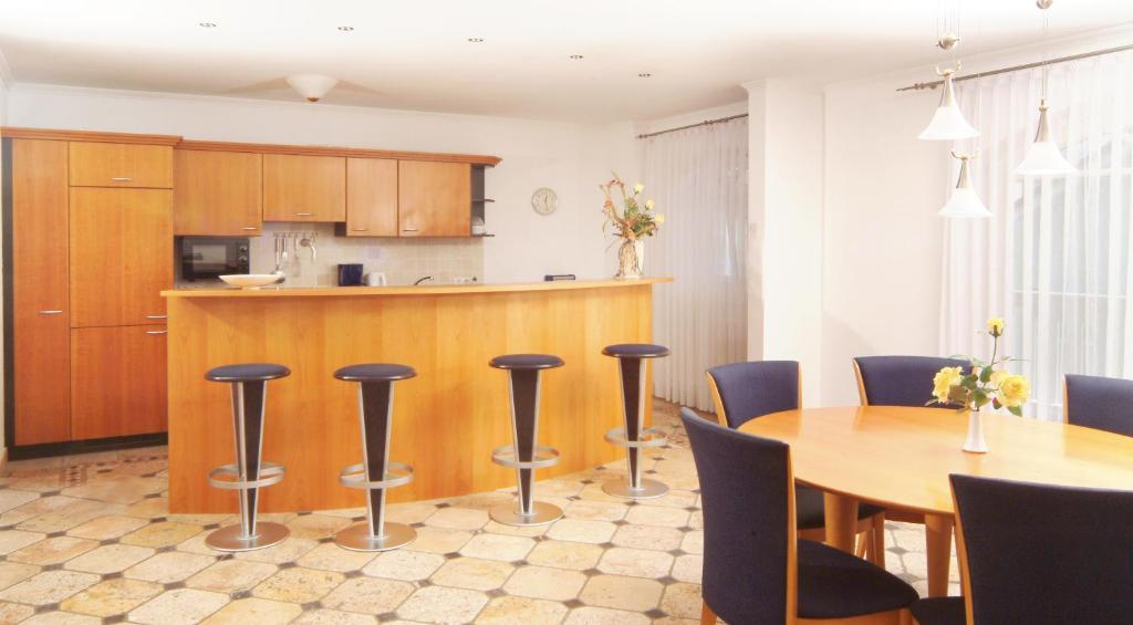 Penthouse-Apartment mit 2 Schlafzimmern und Balkon
