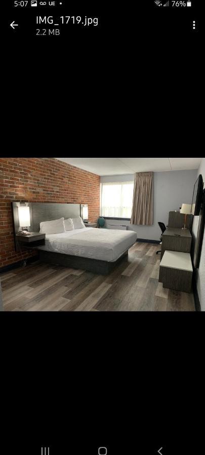 Deluxe Queen Room with Two Queen Beds - Non-Smoking