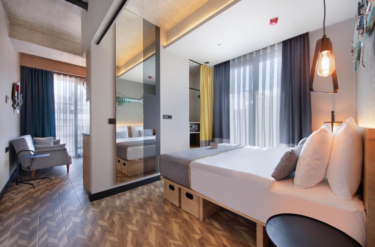 One-Bedroom Apartment LARGE