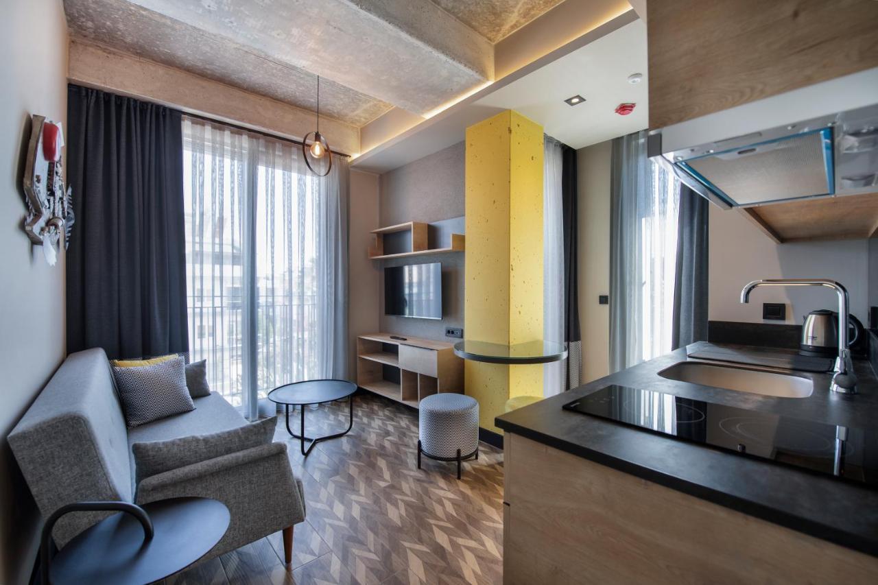One-Bedroom Apartment LARGE