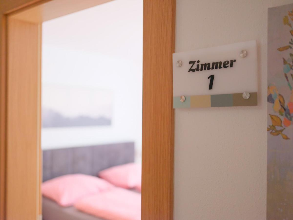 Vierbettzimmer mit Dusche
