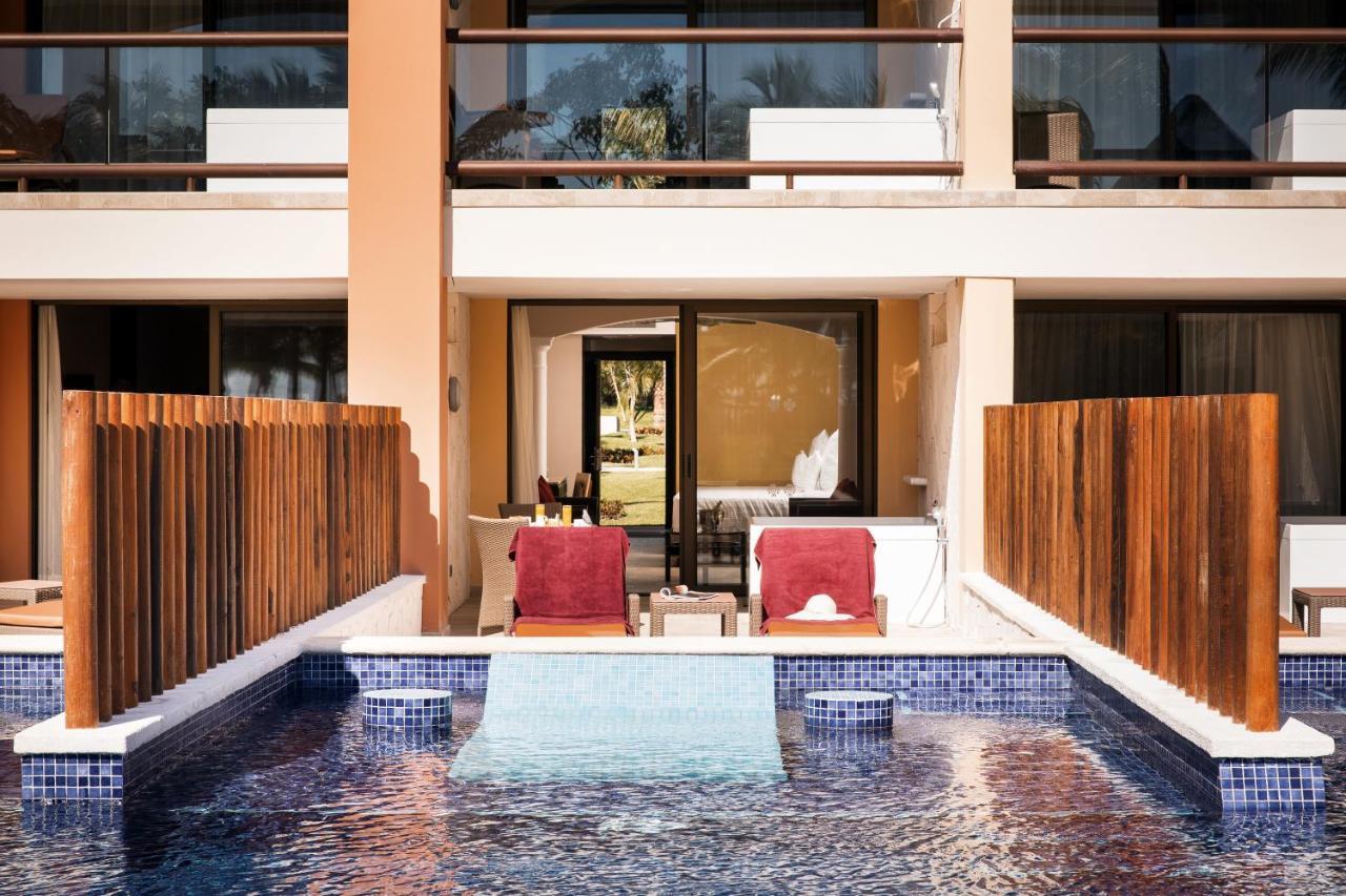 Junior Suite Swim Up Premium Level
