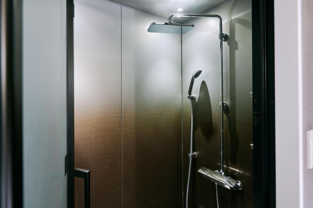 Gaming Cave with Shower,1426351671:JPEG
