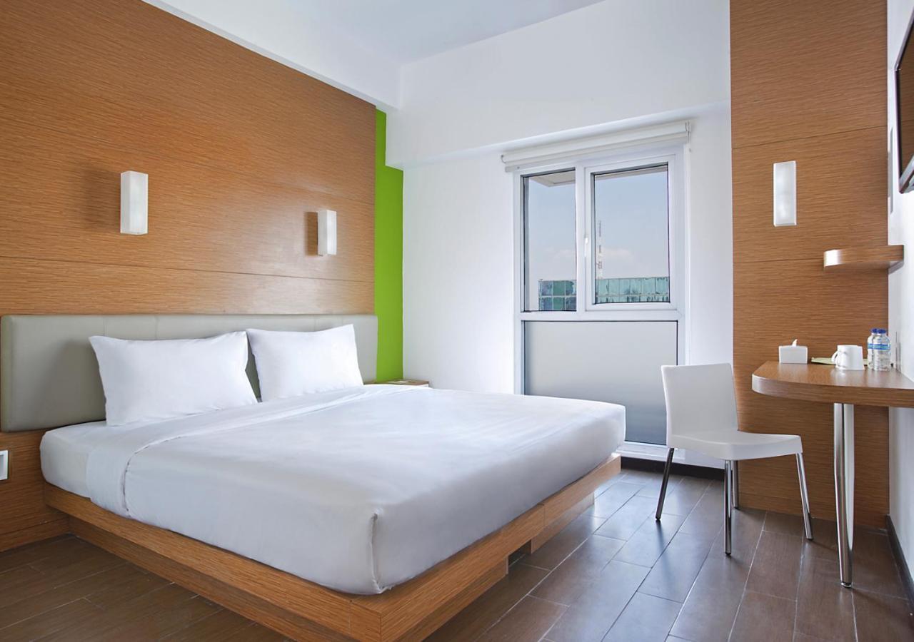 Smart Hollywood Room