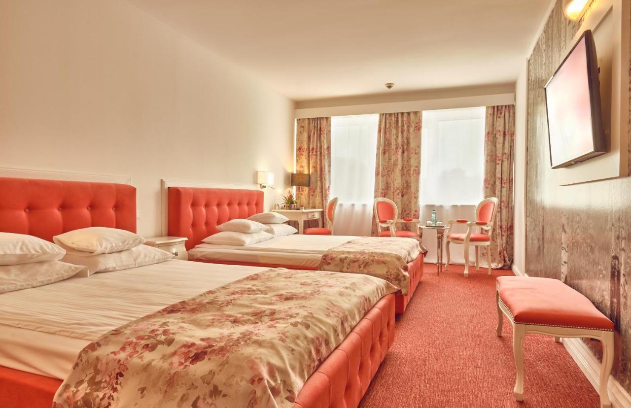 Habitación Familiar Deluxe PLUS con vistas al Palacio del Parlamento