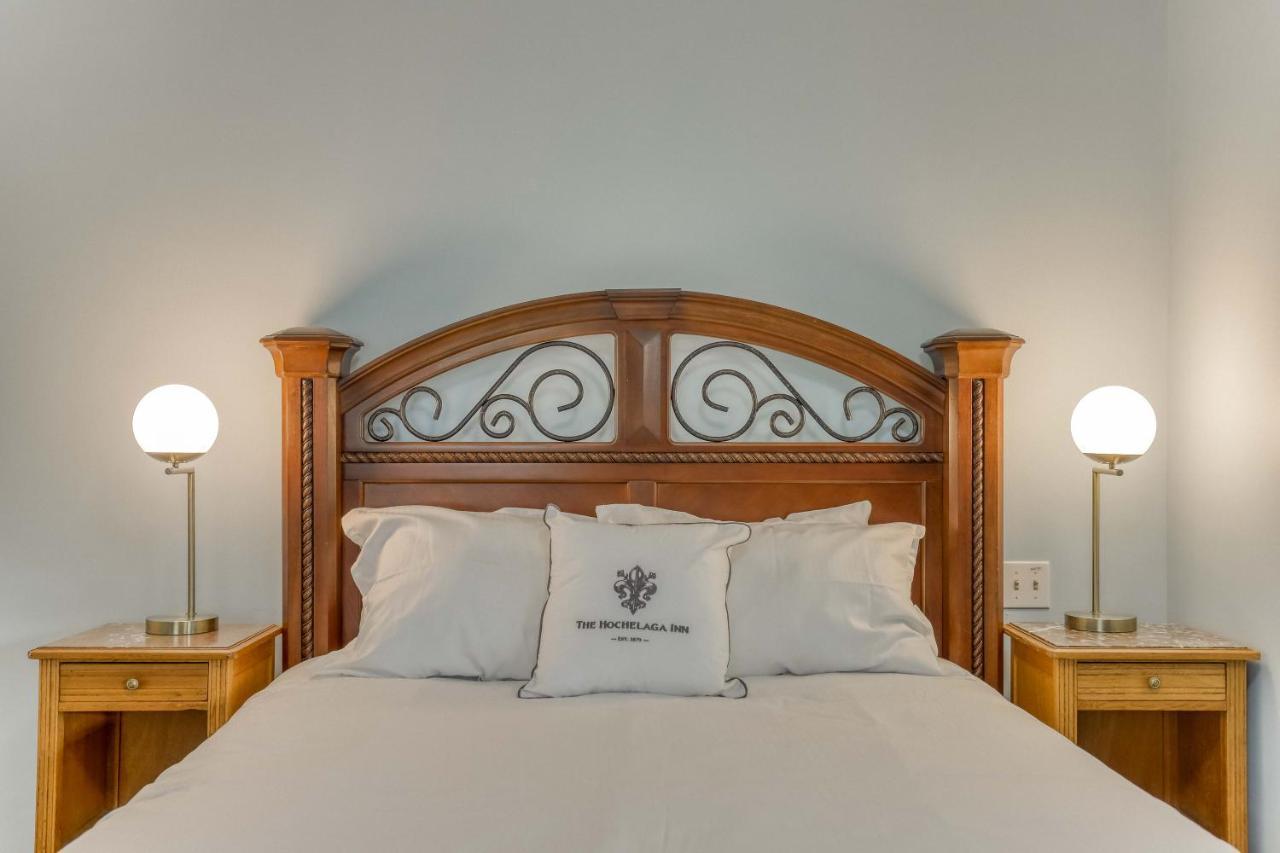 Junior Suite - 1 Queen & 1 Sofa-Bed,1622064445:JPEG