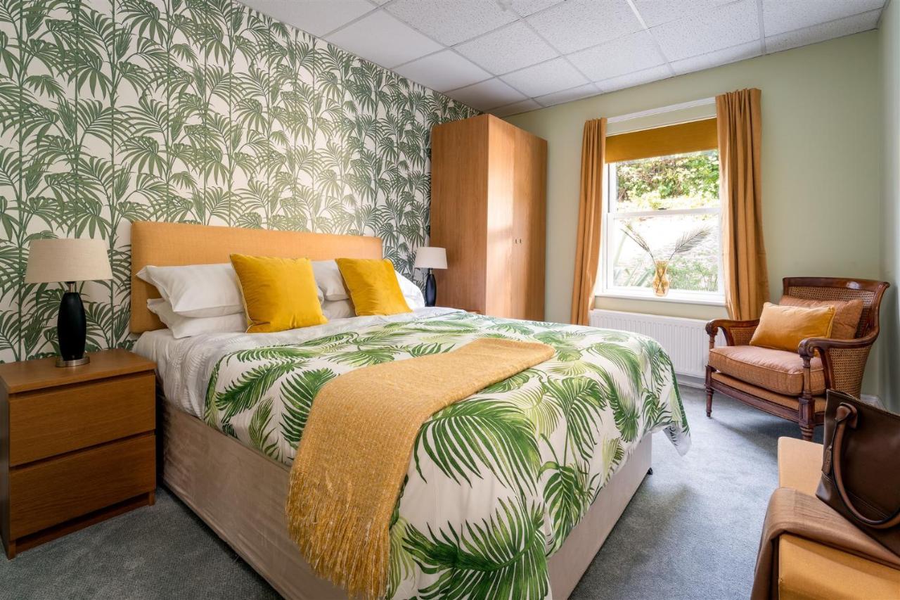 Two-Bedroom Deluxe Apartment with Garden View