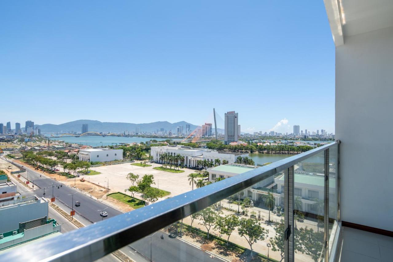 Deluxe Double Room with Balcony and Han River view