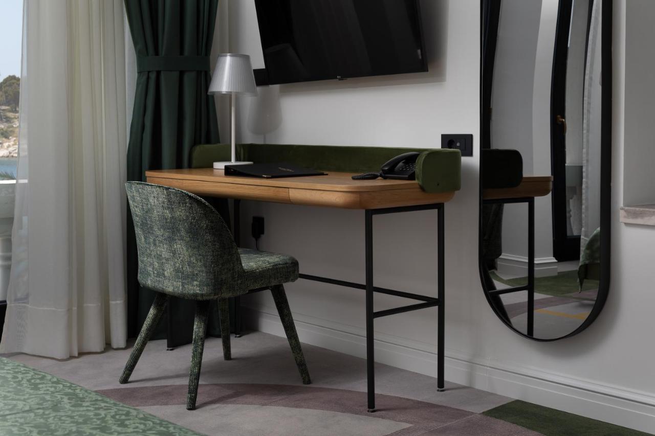 Superior Zimmer mit Kingsize-Bett und Meerblick