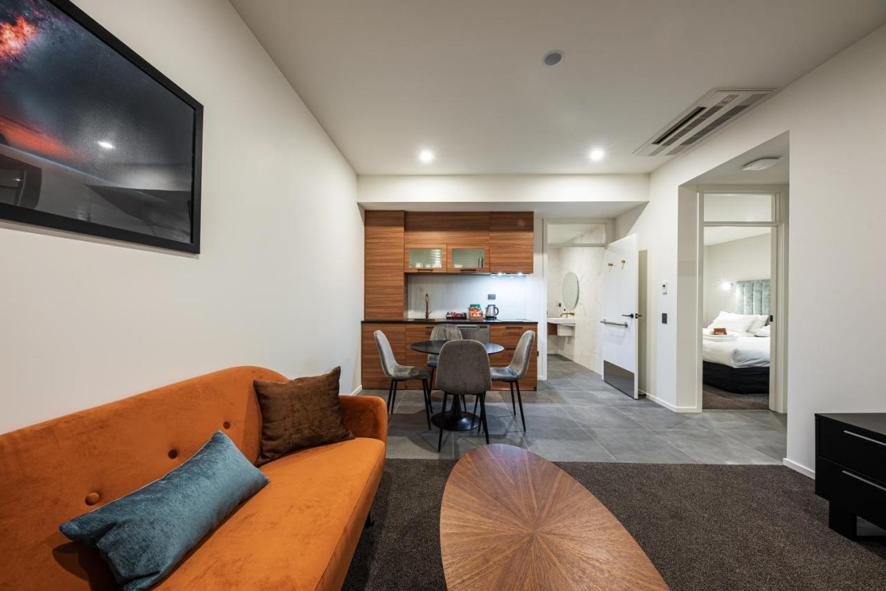 Two-Bedroom Lake View Suite Accessible No Skylight,1145234230:JPEG