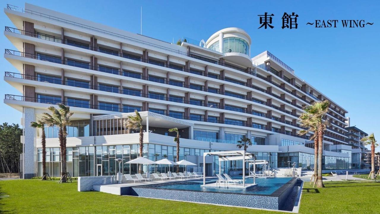 Luxury Twin Room with Sea View - East Building -