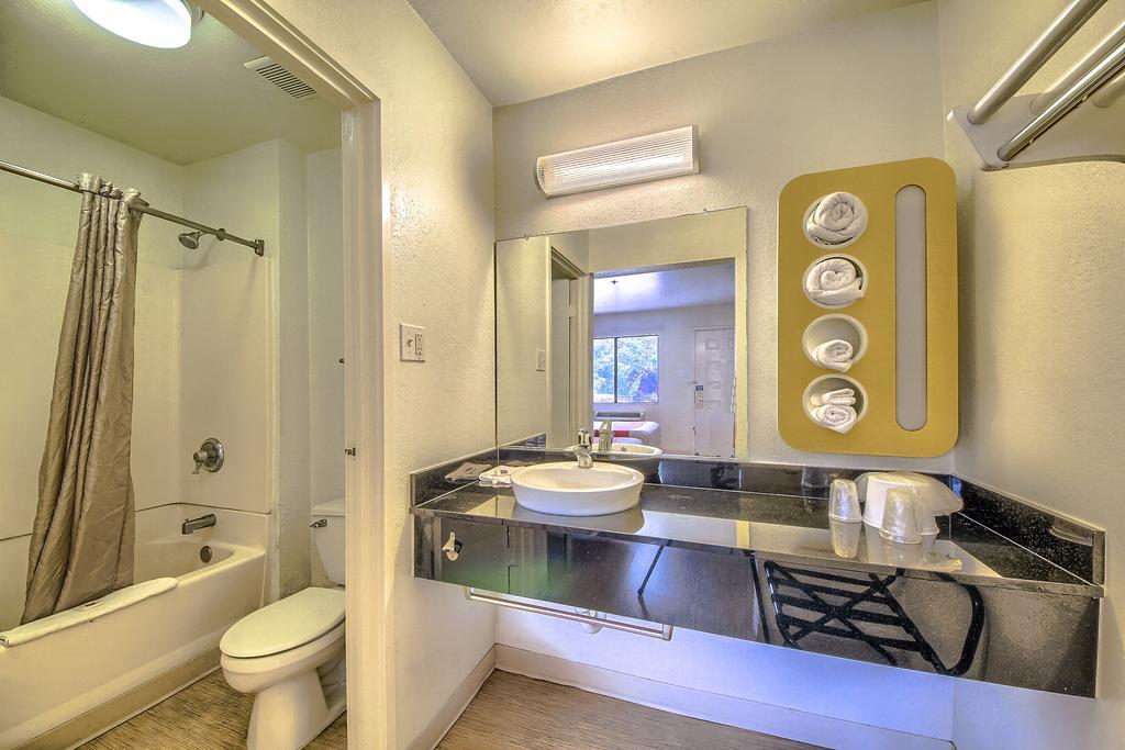 Habitación Deluxe - Cama grande - No Fumadores