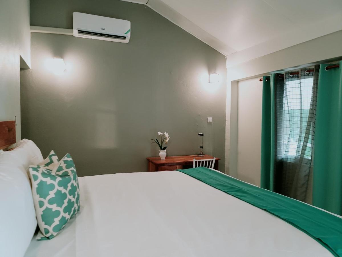 Queen Room with Garden View