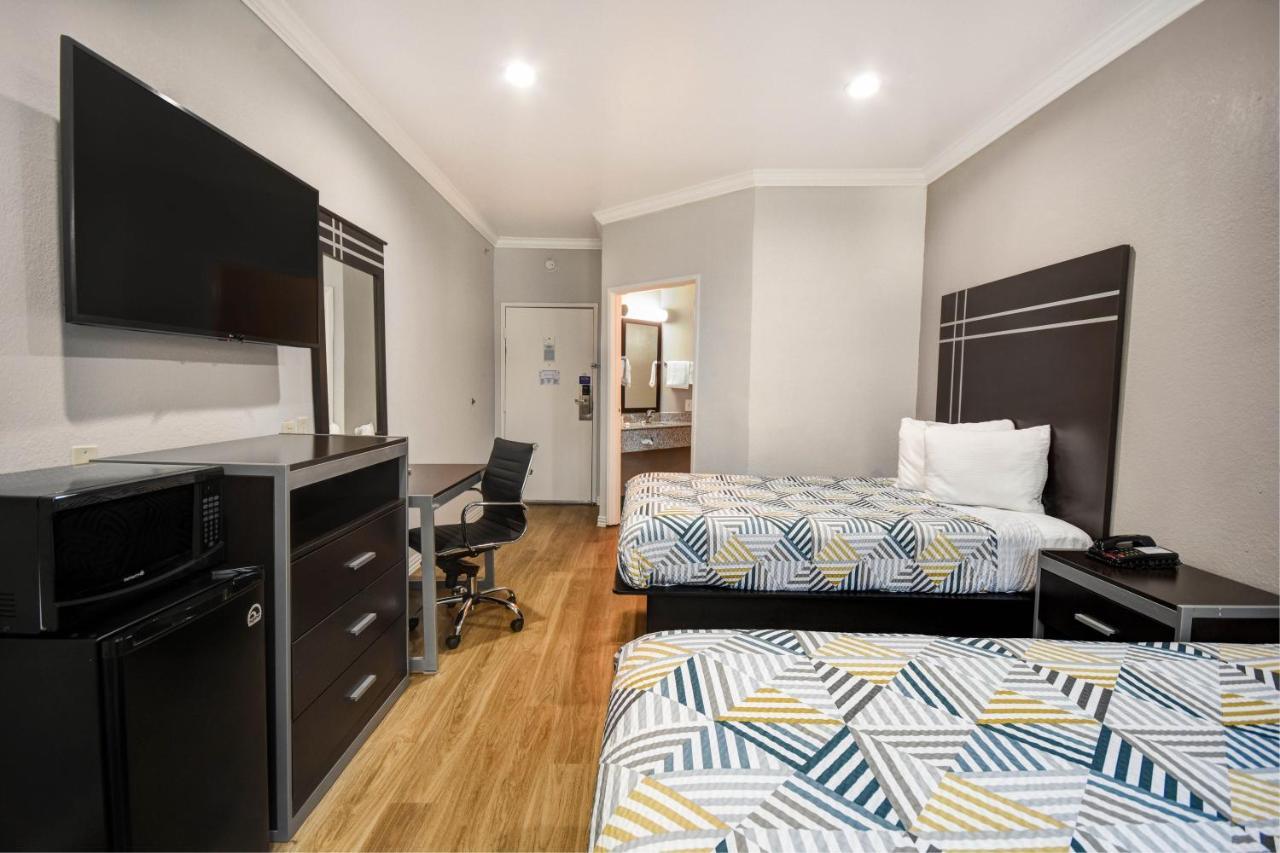 Deluxe Room with Two Full Bed - Smoking