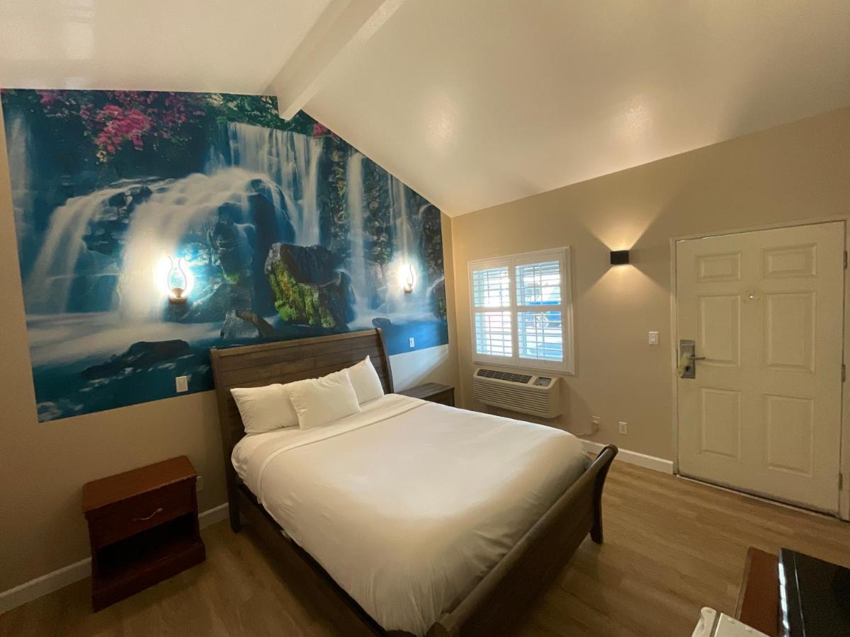 King Room - Non-Smoking