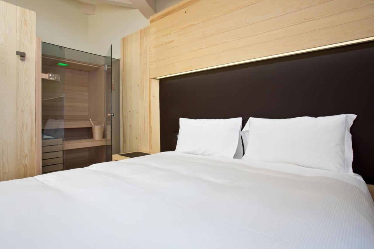 Suite with Sauna