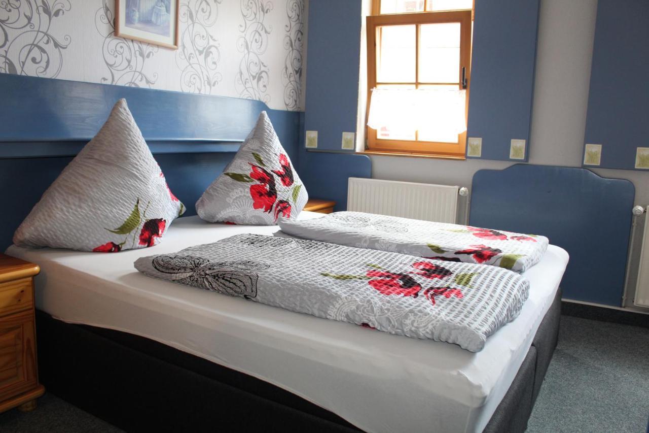 Kleines Zweibettzimmer