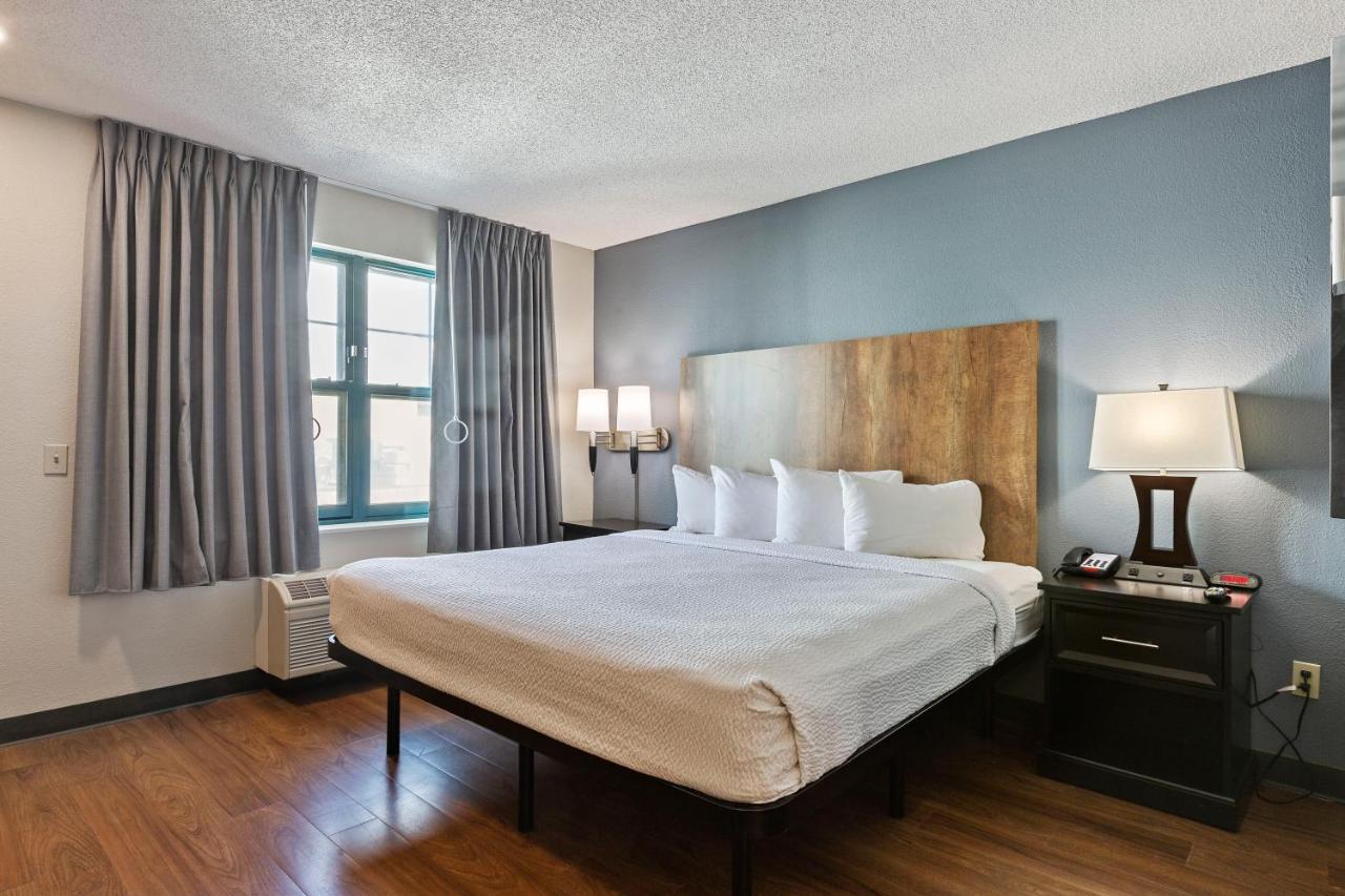 Premium Deluxe Studio with 1 King Bed - Non-Smoking