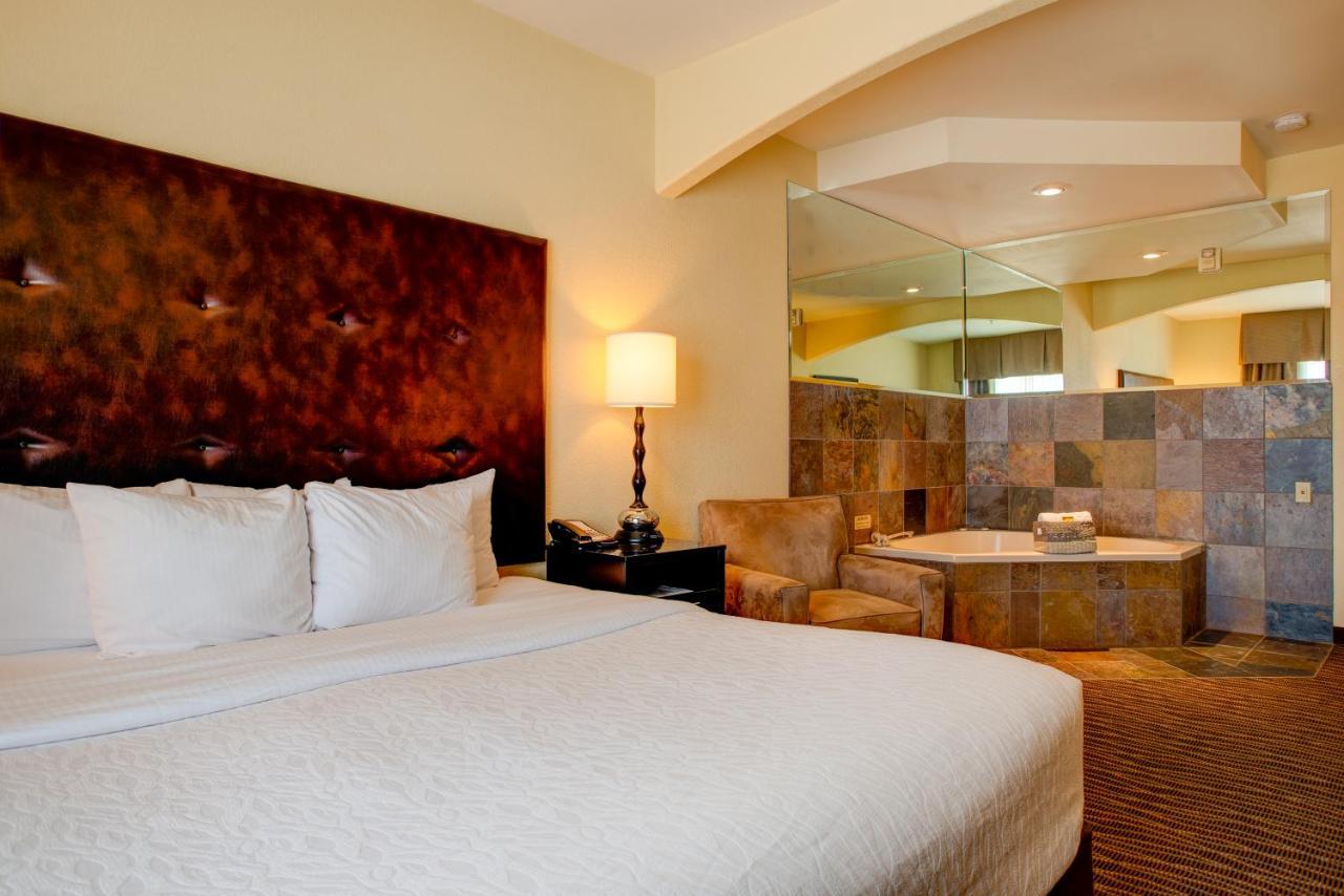 King Suite with Spa Bath - Non-Smoking
