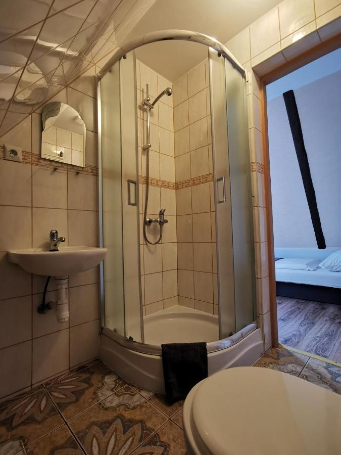 Vierbettzimmer mit Bad