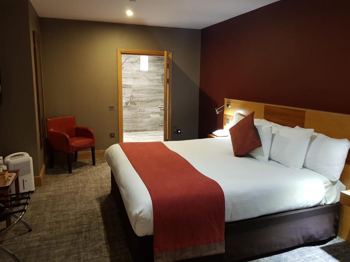 Deluxe Accessible Guest Room