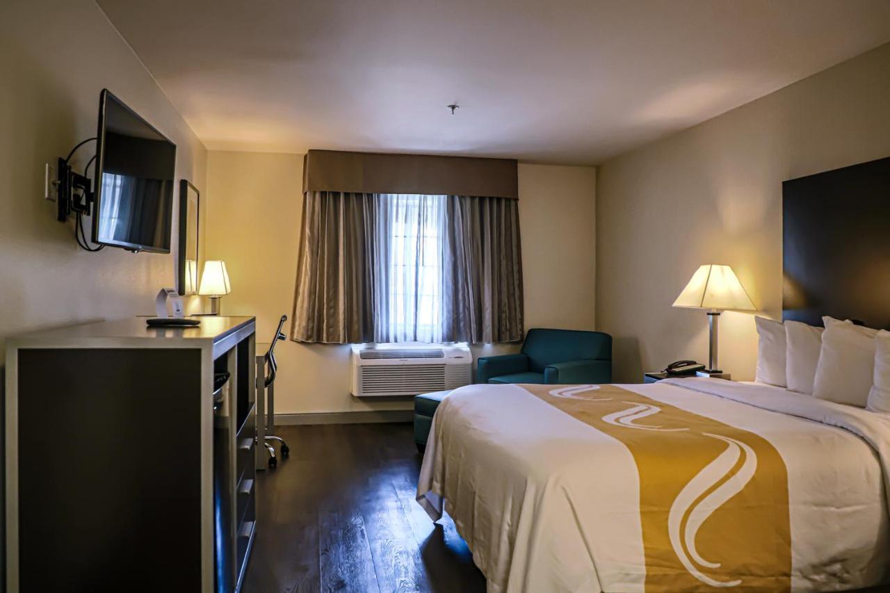 Standard Room 1 Queen Bed Accessible Roll Shower Non Smoking,1146854686:JPEG