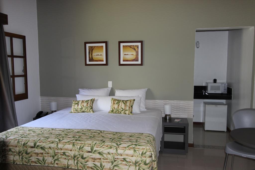 Family Room (4 Adults + 1 Child)